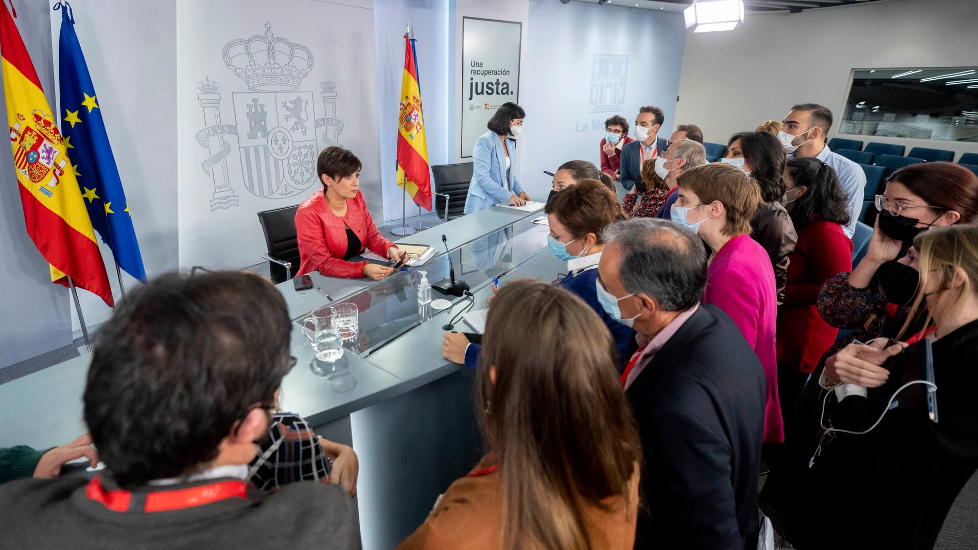 La ministra Portavoz, Isabel Rodríguez, y la ministra de Sanidad, Carolina Darias, tras la aprobación del nuevo impuesto de plusvalías