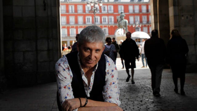 Javier, de Los Pecos en la Plaza Mayor de Madrid