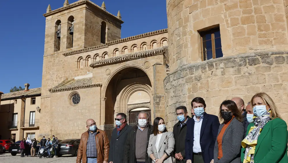 El presidente de la Junta de Castilla y León, Alfonso Fernández Mañueco visita el castillo de Monteagudo de las Vicarías