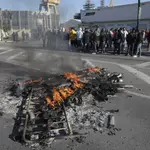 Acciones de los trabajadores de empresas auxiliares del metal en Cádiz que masivamente una huelga con barricadas y cortes de vías.