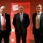 El presidente de RNB Cosmésticos, Vicente Ruiz Baixauli, ofrece una conferencia organizada por la Fundación Schola, junto a Ramón Mateos y Luis Ortiz de Lanzagorta