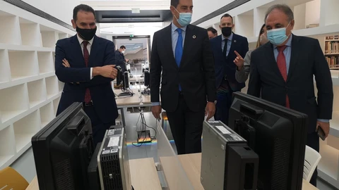 El consejero de la Presidencia, Ángel Ibáñez, durante su visia a Palencia, junto al alcalde Mario Simón; el delegado José Antonio Rubio; y el director de Administración Local, Héctor Palencia
