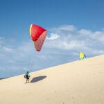En la duna de Pilat también puedes hacer parapente.