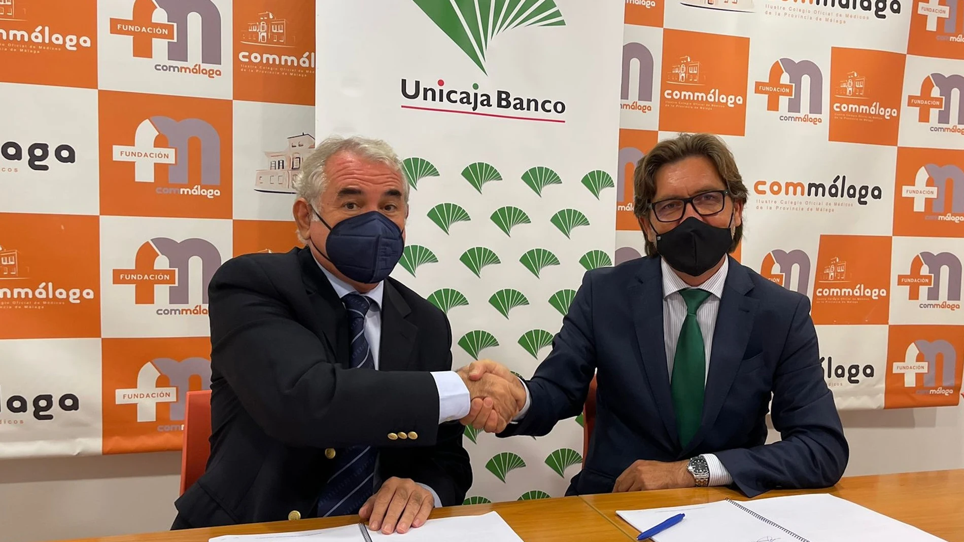 Firma del convenio entre Unicaja Banco y Commálaga