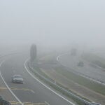Intensa niebla en la autovía A6, a su paso por Camponaraya (León)
