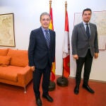 El consejero de la Presidencia, Ángel Ibáñez, se reúne con el presidente de la Fundación de Víctimas del Terrorismo, Tomás Caballero