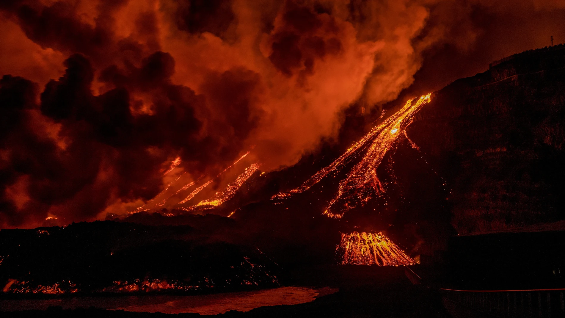 Vista de la colada de lava el pasado miércoles del volcán Cumbre Vieja en La Palma.