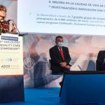 La portavoz del Partido Popular en el Parlamento Europeo, Dolors Montserrat, en si interenión en el simposio 'El futuro de la atención oncológica', en Madrid