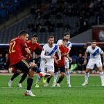 Sarabia marca de penalti el gol que dio el triunfo a España ante Grecia