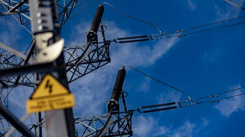 Una torre eléctrica de alta tensión