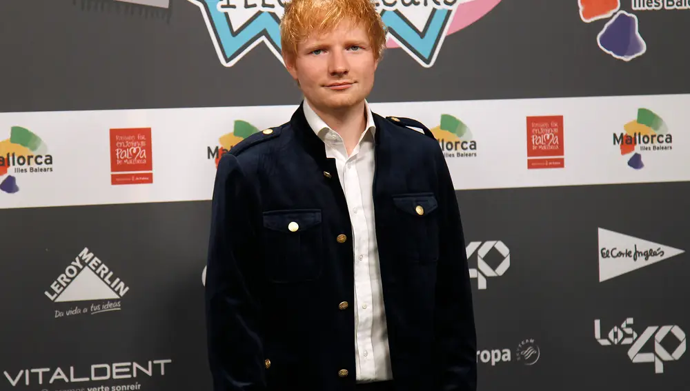 El músico Ed Sheeran posa en el photocall de los 40 Music Awards 2021