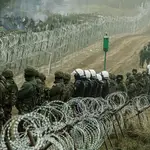 los militares de Bielorrusia intentaban destruir la valla para que entrar en Polonia, y a la postre, la Unión Europea fuera más accesible.