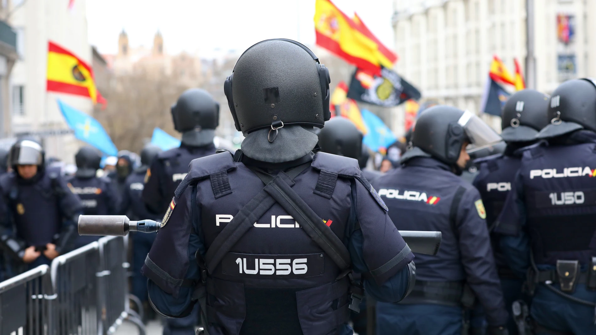 Policías nacionales en una protesta