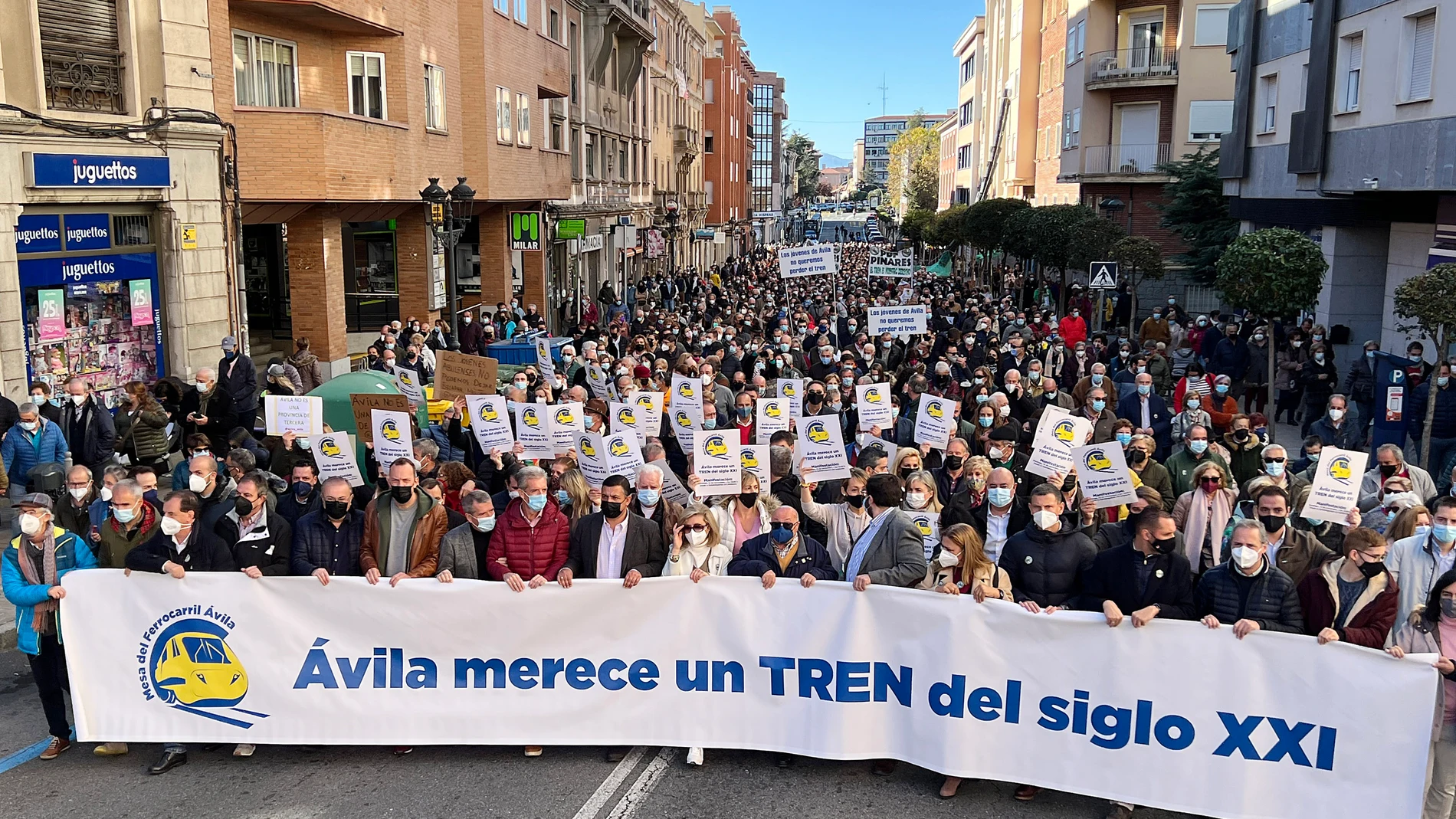 La Mesa del Ferrocarril de Ávila celebró la primera de las manifestaciones convocadas para reivindicar el servicio ferroviario en la provincia.