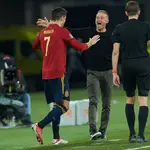 Álvaro Morata y Luis Enrique celebra la victoria ante Suecia