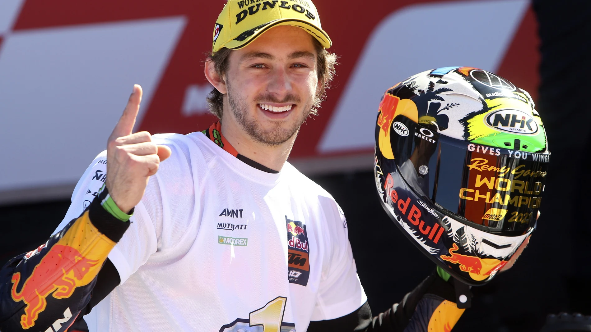 Remy Gardner celebra su título de campeón del mundo de Moto2 en el Circuito de la Comunidad Valenciana