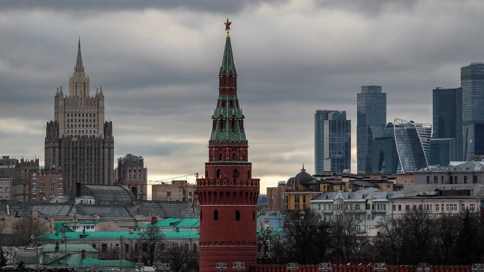 Vista de la torre Vodovzvodnaya Sviblova, en la parte suroeste del Kremlin, en Moscú (Rusia)