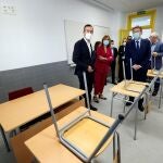 La ministra de Educación, Pilar Alegría, junto al presidente de la Generalitat Ximo Puig y el alcalde de Elche, Carlos González