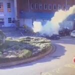 La explosión se produjo en el interior de un taxi que acababa de estacionar ante las puertas de un hospital de maternidad en Liverpool