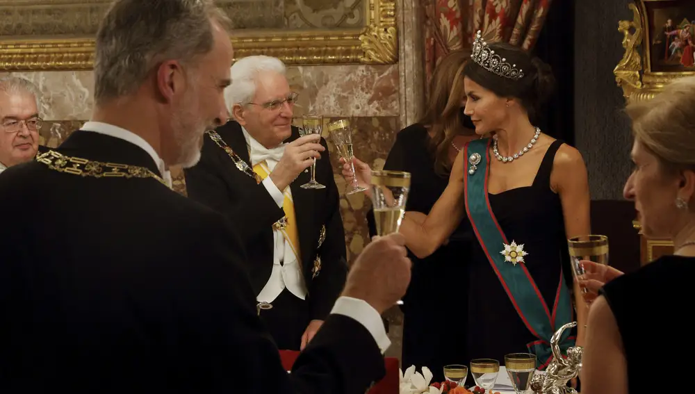 Italy's President Sergio Mattarella toasts with Spain's Queen Letizia during a dinner at the Royal Palace in Madrid, Tuesday, Nov. 16, 2021. (Juanjo Martin, Pool Photo via AP)