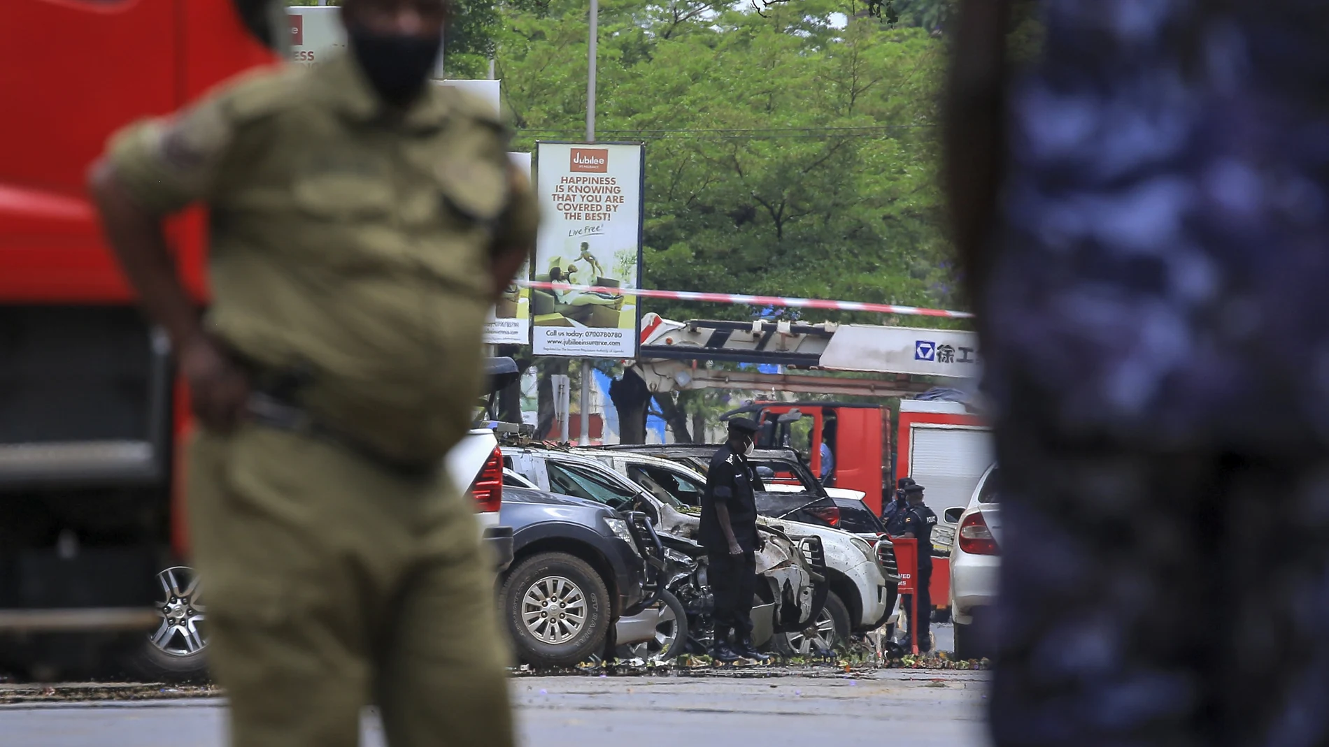 Tres terroristas suicidas provocaron este martes dos explosiones el centro de Kampala