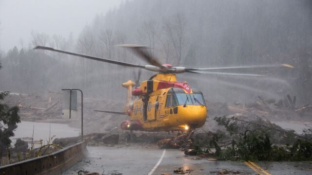 Agassiz (Canada), 16/11/2021.- A handout photo made available by the Royal Canadian Air Force showing rescue operations following flooding caused by days of rain in Agassiz, British Columbia, Canada, 16 November 2021 (issued 17 November 2021). One person in reported dead and flooding has caused damage to roads and bridges in western Canada near Vancouver. EFE/EPA/ROYAL CANADIAN AIR FORCE HANDOUT HANDOUT EDITORIAL USE ONLY/NO SALES