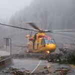 Agassiz (Canada), 16/11/2021.- A handout photo made available by the Royal Canadian Air Force showing rescue operations following flooding caused by days of rain in Agassiz, British Columbia, Canada, 16 November 2021 (issued 17 November 2021). One person in reported dead and flooding has caused damage to roads and bridges in western Canada near Vancouver. EFE/EPA/ROYAL CANADIAN AIR FORCE HANDOUT HANDOUT EDITORIAL USE ONLY/NO SALES