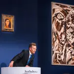 Auctioneer Oliver Barker, Chairman of Sotheby&#39;s Europe, sells a Frida Kahlo self portrait for $34.9 Million USD during an art auction, in the Manhattan borough of New York City, New York, U.S., November 16, 2021. Julian Cassady/SOTHEBY&#39;S/Handout via REUTERS ATTENTION EDITORS - THIS IMAGE HAS BEEN SUPPLIED BY A THIRD PARTY