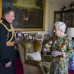 La reina Isabel II recibe al general Nick Carter
