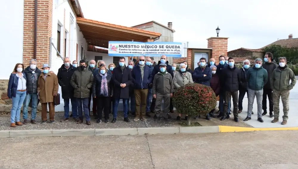 El secretario regional del PSOE, Luis Tudanca, visita la localidad salmantina de Aldeanueva de la Sierra