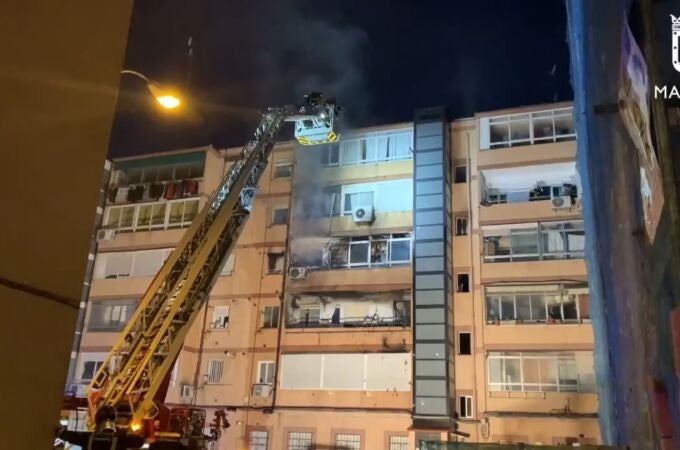 Incendio en una vivienda de Usera. EMERGENCIAS MADRID