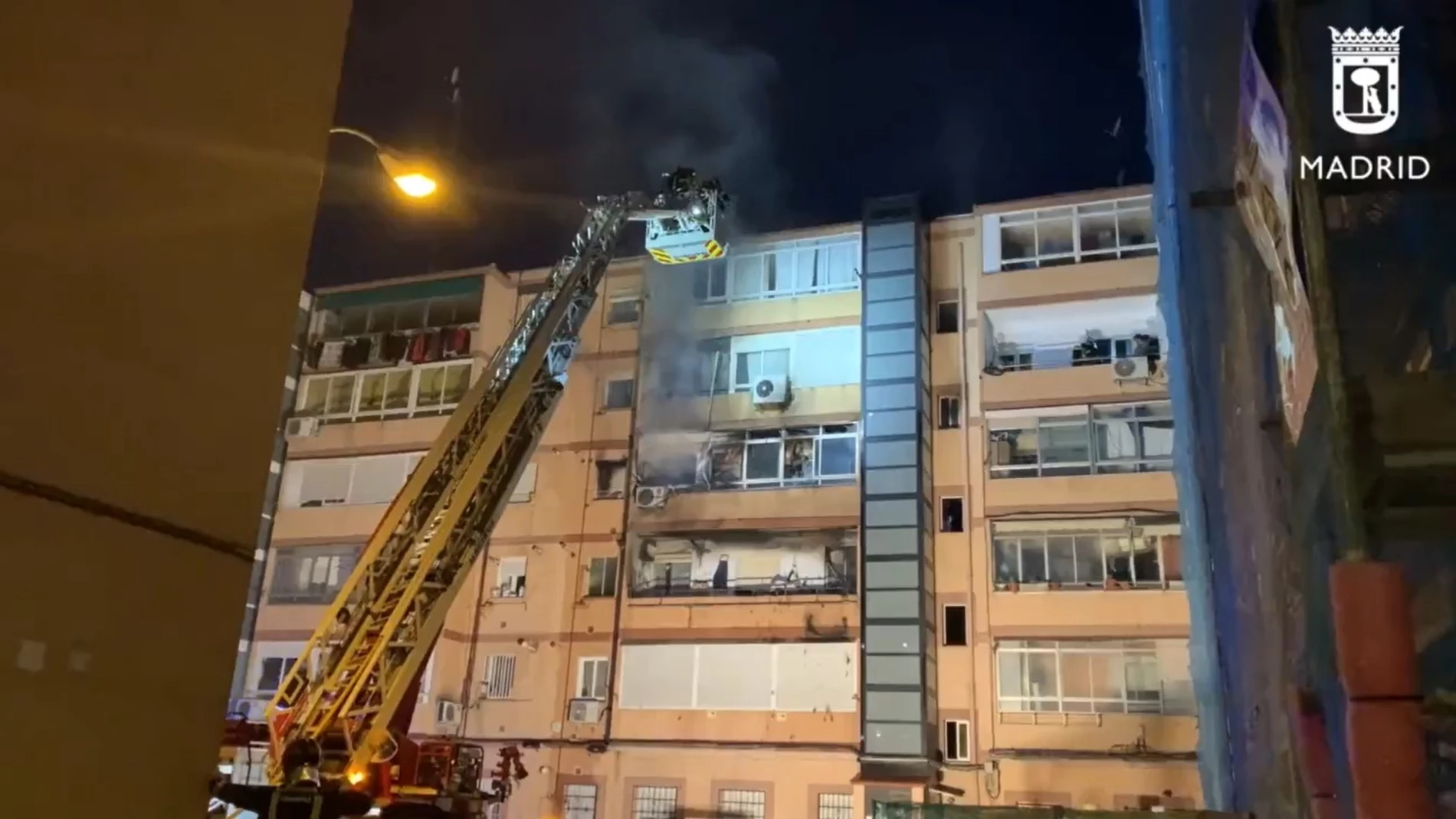 Incendio en una vivienda de Usera. EMERGENCIAS MADRID