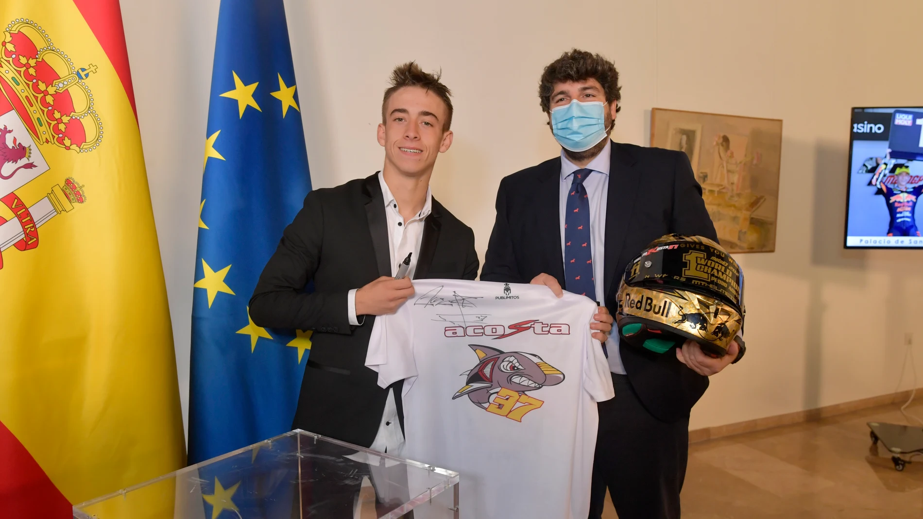 El presidente de Murcia, Fernando López Miras, recibió a Pedro Acosta, campeón del mundo de Moto3
