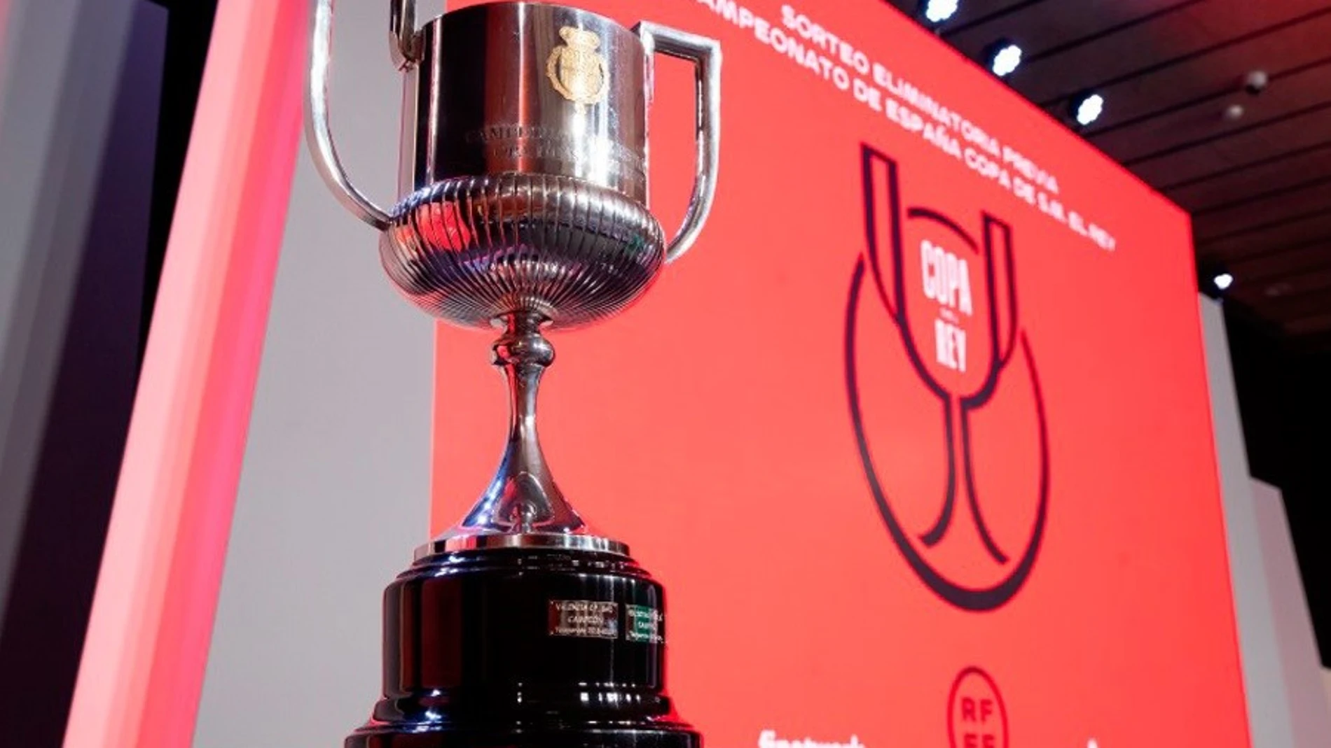 Imagen del trofeo de la Copa del Rey, cuya primera eliminatoria de 2021-22 se ha sorteado en la Ciudad de la RFEF.RFEF