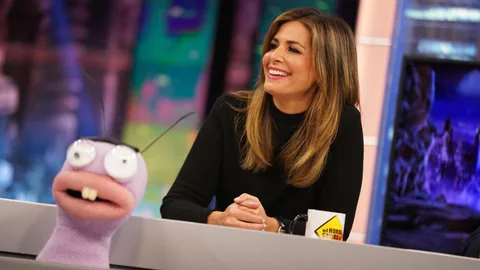 Nuria Roca con vestido de punto en 'El Hormiguero'.