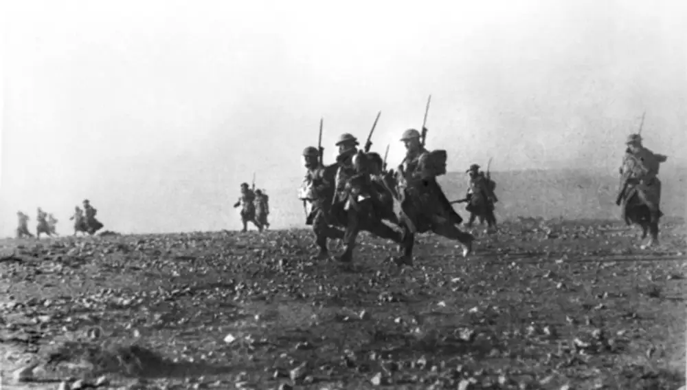 Solsados australianos combaten en la batalla de Bardia en África el 6 de enero de 1941
