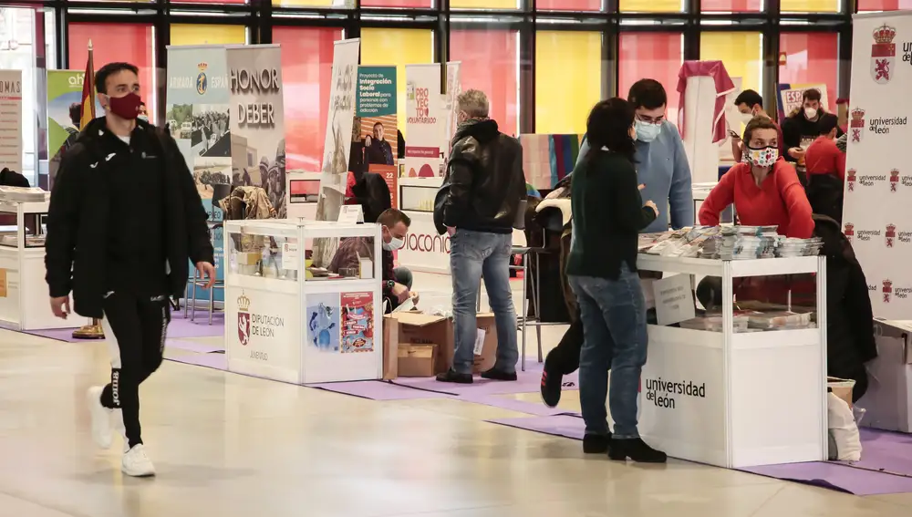 El alcalde de León, José Antonio Diez, inaugura la muestra Expojoven 2021