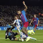  Un polémico penalti salva el debut de Xavi con el Barcelona
