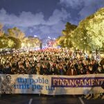 Varias personas sostienen una pancarta donde se lee "Un pueblo unido por una financiación justa", durante una manifestación que parte de la Plaza Sant Agustí de Valencia