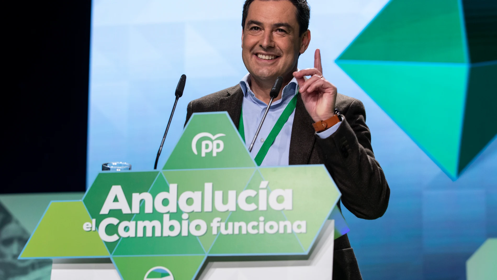 El presidente de la Junta de Andalucía, Juanma Moreno, durante su intervención en el XVI Congreso Autonómico del PP andaluz. Álex Cámara / Europa Press