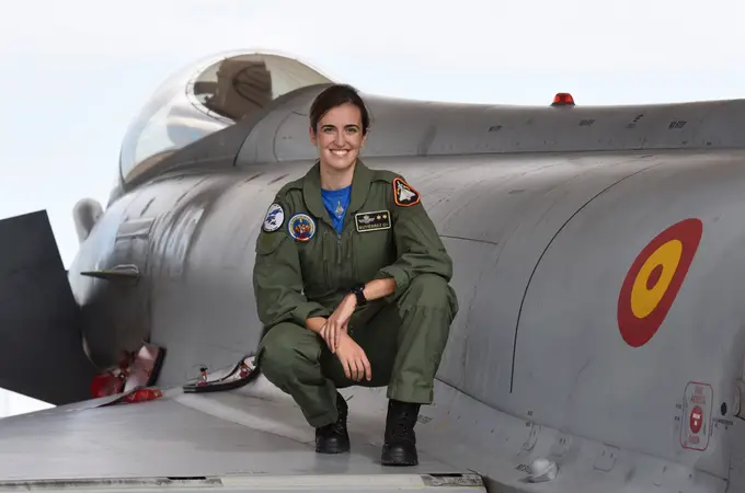 La primera mujer piloto de Eurofighter de España se estrena en una misión con la OTAN