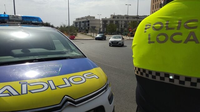 Imagen de un agente de la Policía Local de Mairena del Aljarafe. MAIRENA DEL ALJARAFE