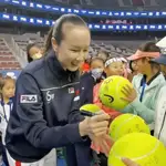 Peng Shuai, el pasado 21 de noviembre en un acto con niños en Pekín