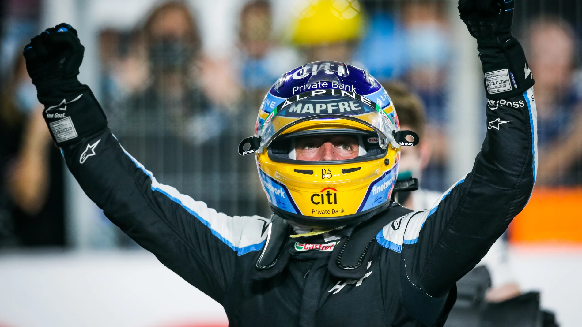 Fernando Alonso celebra el tercer puesto en el Gran Premio de Catar de F1.