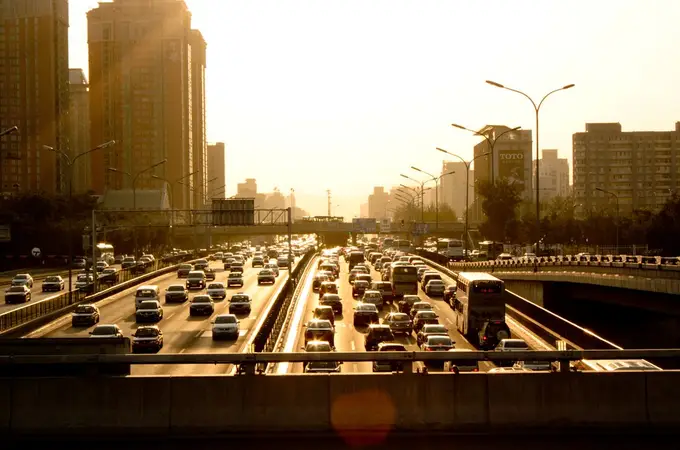 Los vehículos emiten mucho más amoniaco en las ciudades del que se creía