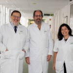 Los doctores Jordi Bruix y Josep Vidal y la doctora María Reig participaron en la presentación de la actualización de las guías de tratamiento en cáncer de hígado del BCLC