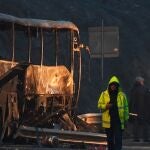 Así quedó el autobús que se quemó en una autopista de Bulgaria