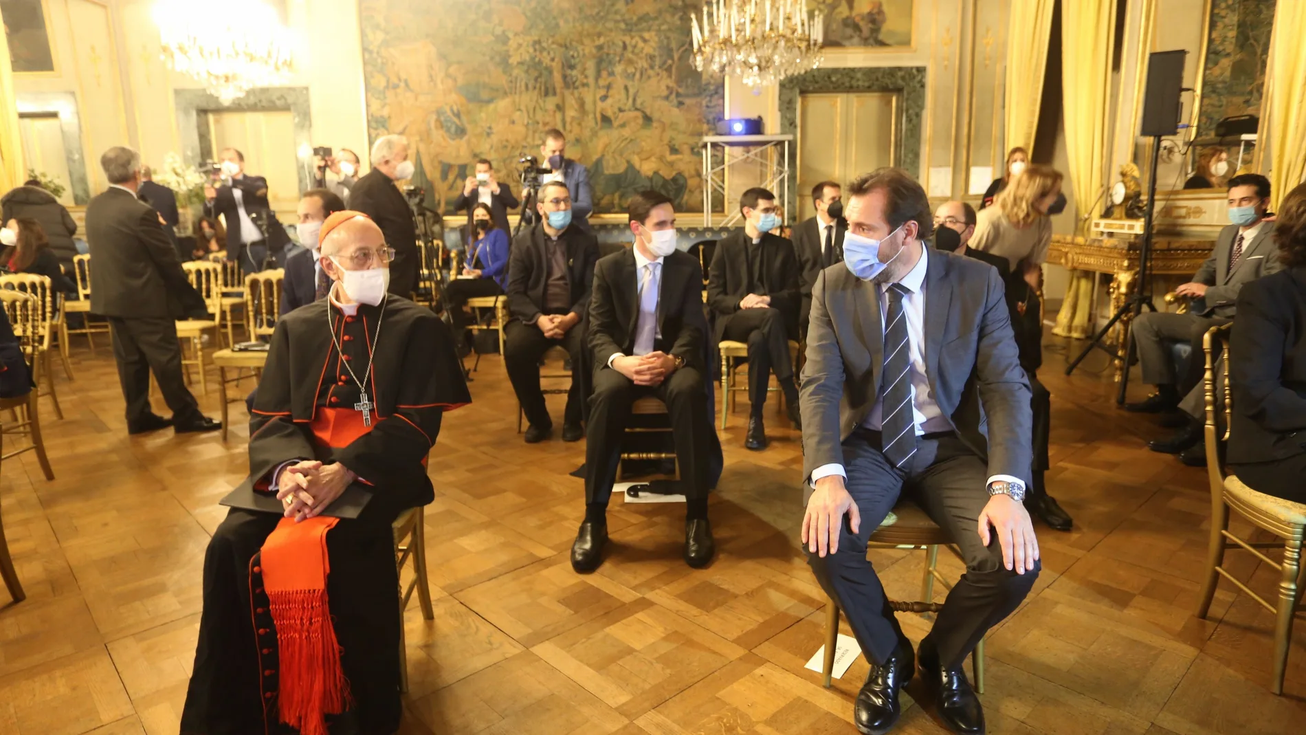 El alcalde de Valladolid, Óscar Puente, junto al cardenal y arzobispo vallisoletano, Ricardo Blázquez, antes de presentar la Semana Santa de Valladolid en Roma