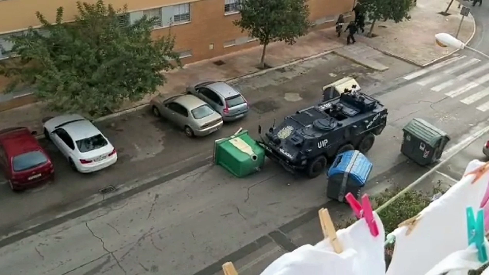 Vehículo blindado de la Policía actuando en la barriada del Río San Pedro en Puerto Real en la huelga por el metal
