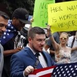 Jason Kessler, el organizador de la marcha neonazi Charlottesville, se manifestó frente a la Casa Blanca un año después